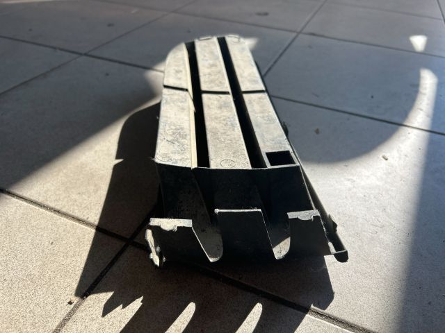 bontott VW POLO IV Bal Ködlámpa Rács