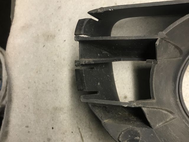 bontott VW POLO IV Bal Ködlámpa Rács