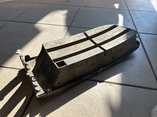 bontott VW POLO IV Bal Ködlámpa Rács