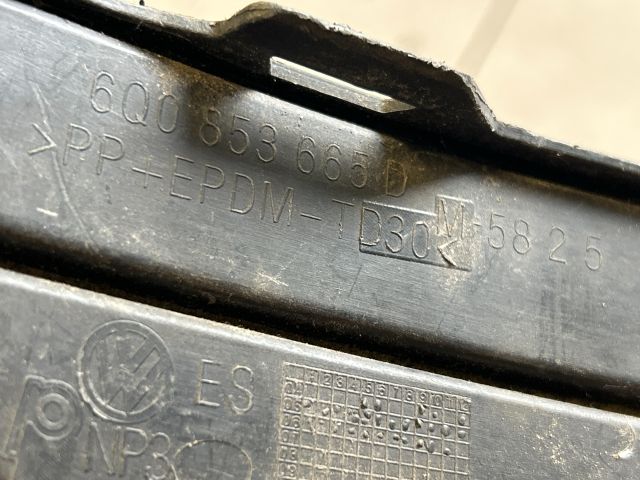 bontott VW POLO IV Bal Ködlámpa Rács