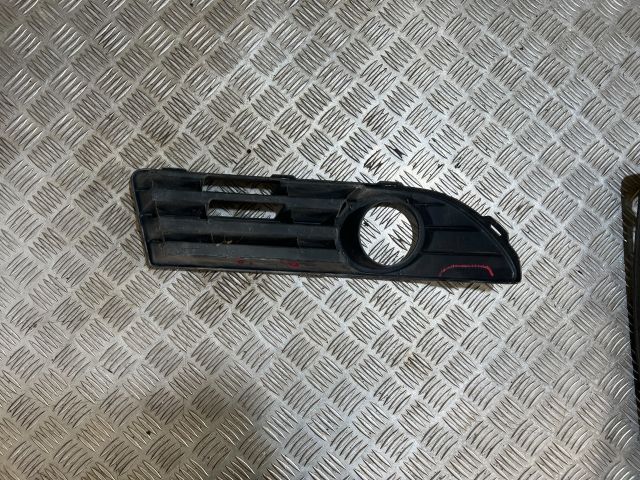 bontott VW POLO IV Bal Ködlámpa Rács