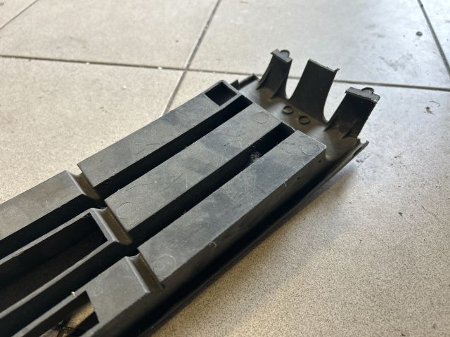 bontott VW POLO IV Bal Ködlámpa Rács