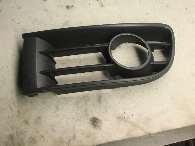 bontott VW POLO IV Bal Ködlámpa Rács