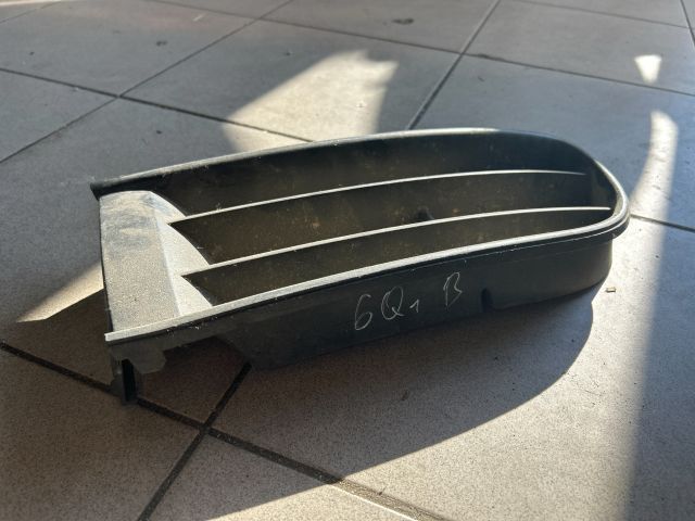 bontott VW POLO IV Bal Ködlámpa Rács