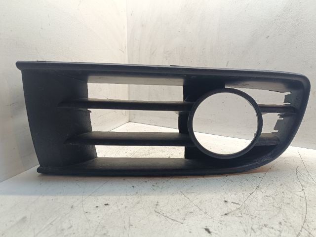 bontott VW POLO IV Bal Ködlámpa Rács