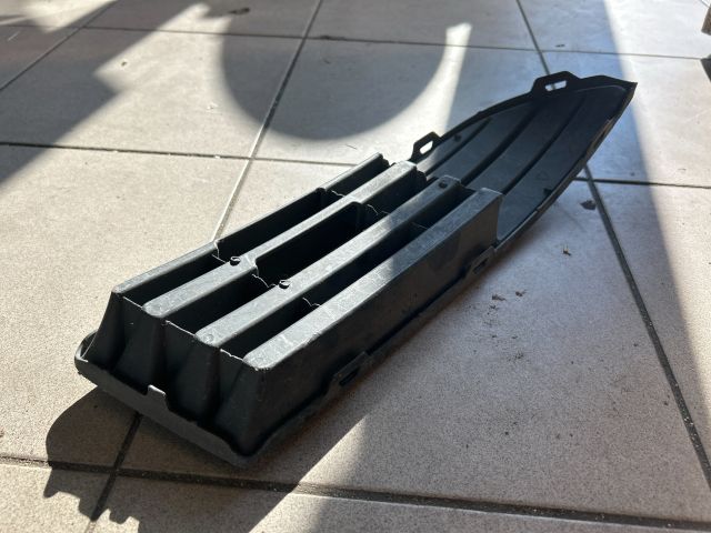 bontott VW POLO IV Bal Ködlámpa Rács