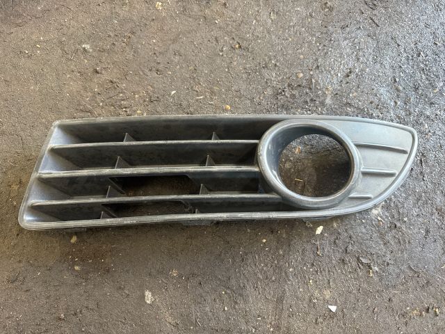 bontott VW POLO IV Bal Ködlámpa Rács