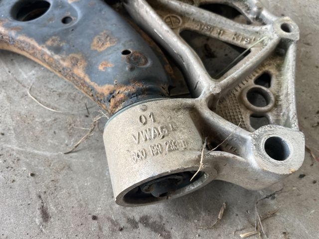 bontott VW POLO IV Bal Lengőkar Tartó