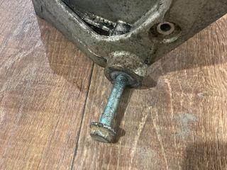 bontott VW POLO IV Bal Lengőkar Tartó