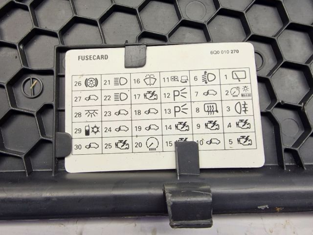 bontott VW POLO IV Bal Műszerfal Oldalkárpit