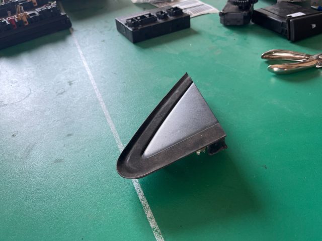 bontott VW POLO IV Bal Visszapillantó Tükör Előtti Burkolat