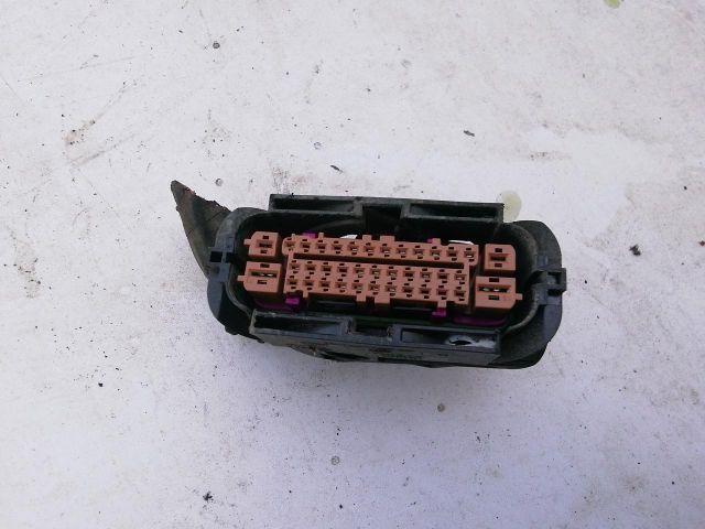 bontott VW POLO IV Csatlakozó