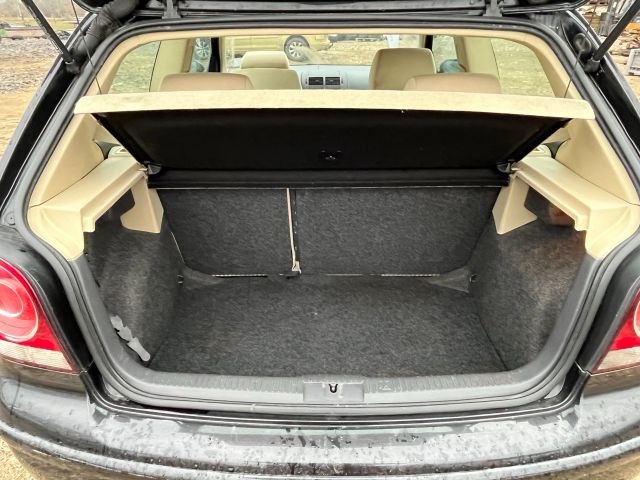 bontott VW POLO IV Csomagtérajtó Kárpit