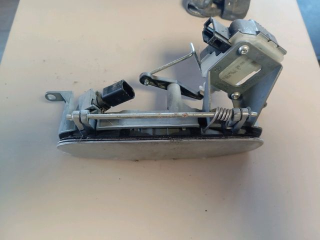 bontott VW POLO IV Csomagtérajtó Kilincs