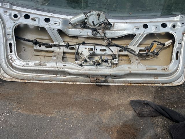 bontott VW POLO IV Csomagtérajtó (Részeivel)