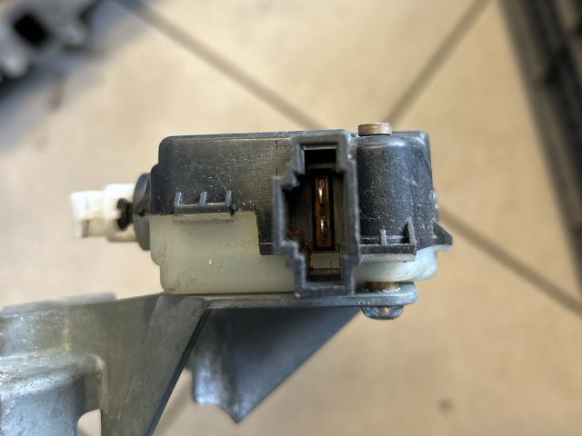 bontott VW POLO IV Csomagtérajtó Zárszerkezet