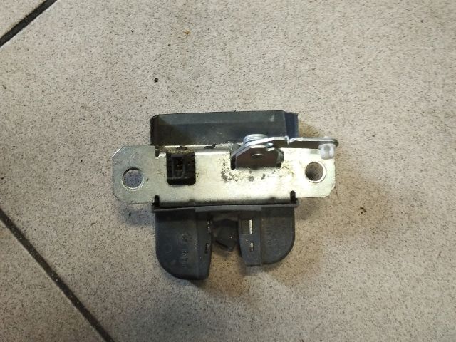 bontott VW POLO IV Csomagtérajtó Zárszerkezet