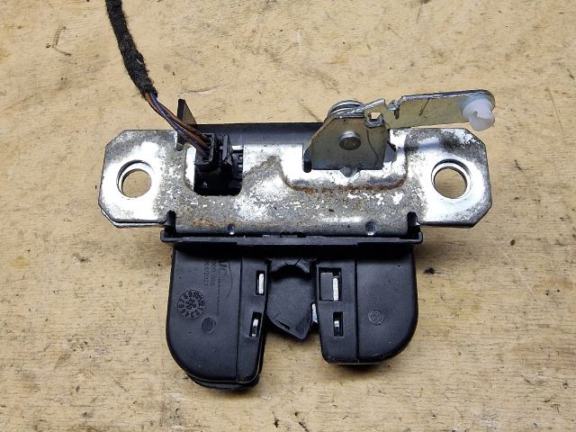 bontott VW POLO IV Csomagtérajtó Zárszerkezet