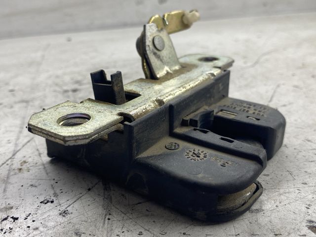 bontott VW POLO IV Csomagtérajtó Zárszerkezet