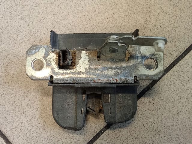 bontott VW POLO IV Csomagtérajtó Zárszerkezet