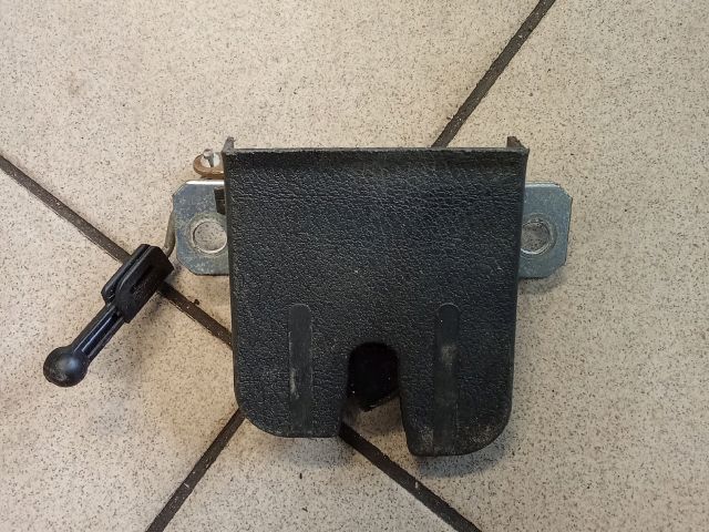 bontott VW POLO IV Csomagtérajtó Zárszerkezet