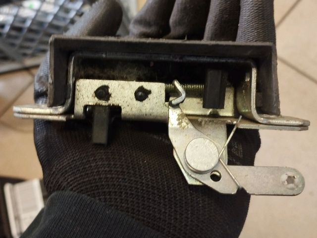 bontott VW POLO IV Csomagtérajtó Zárszerkezet