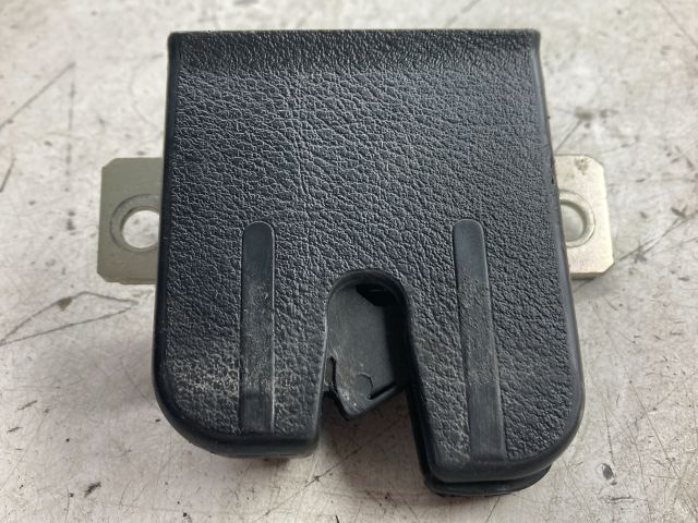 bontott VW POLO IV Csomagtérajtó Zárszerkezet