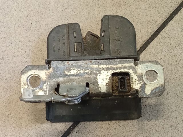 bontott VW POLO IV Csomagtérajtó Zárszerkezet