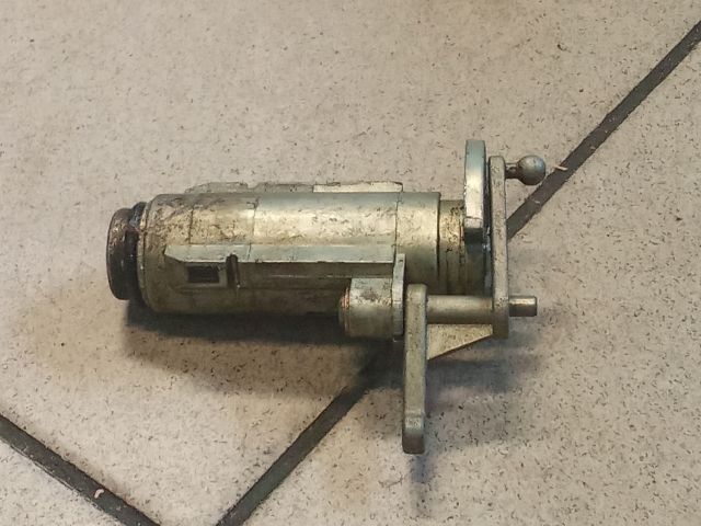 bontott VW POLO IV Csomagtérajtó Zárszerkezet