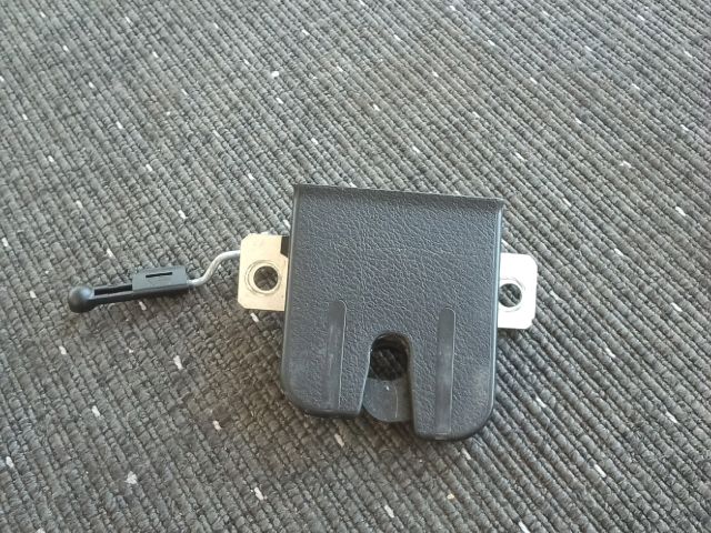 bontott VW POLO IV Csomagtérajtó Zárszerkezet