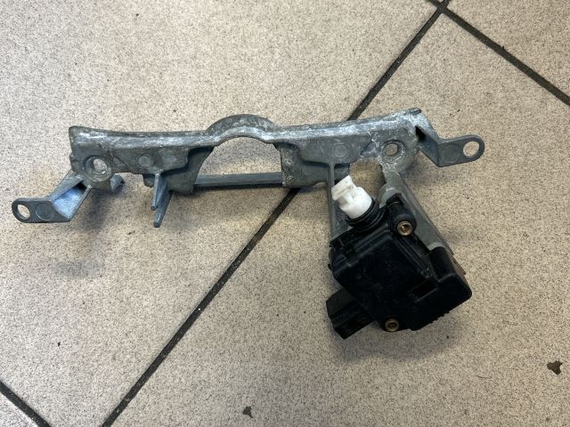 bontott VW POLO IV Csomagtérajtó Zárszerkezet