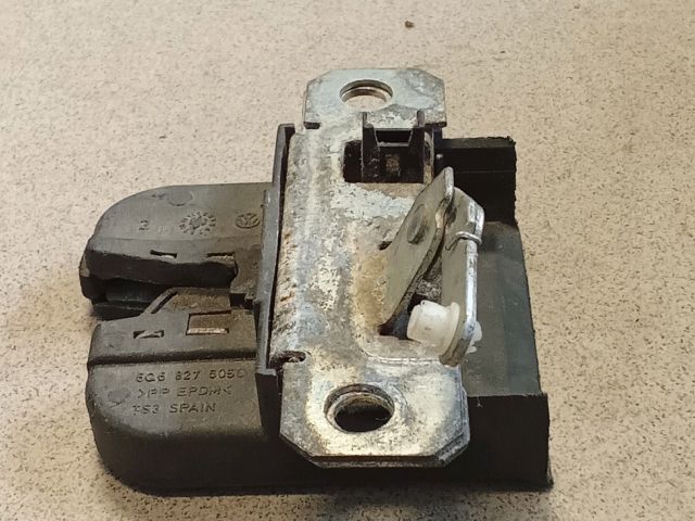 bontott VW POLO IV Csomagtérajtó Zárszerkezet