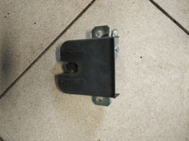 bontott VW POLO IV Csomagtérajtó Zárszerkezet