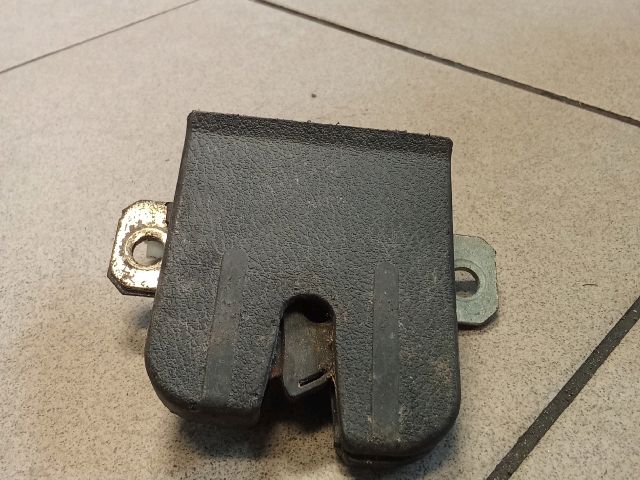 bontott VW POLO IV Csomagtérajtó Zárszerkezet