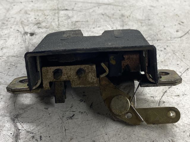 bontott VW POLO IV Csomagtérajtó Zárszerkezet