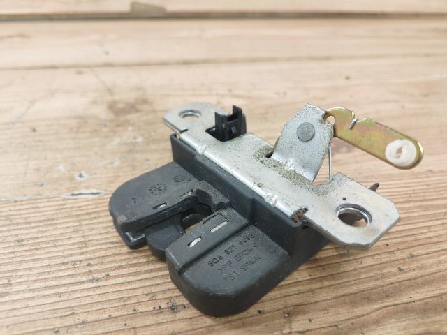 bontott VW POLO IV Csomagtérajtó Zárszerkezet