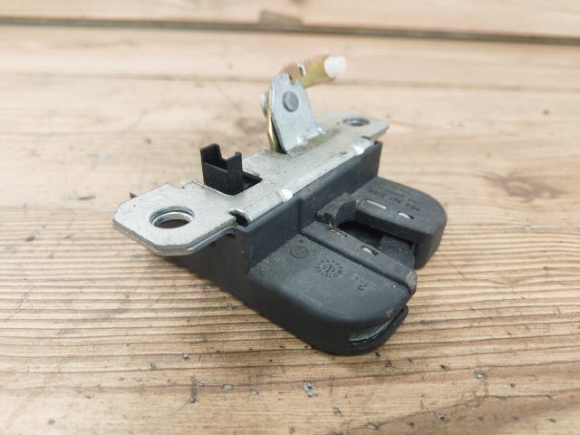 bontott VW POLO IV Csomagtérajtó Zárszerkezet