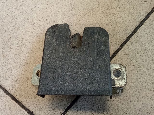 bontott VW POLO IV Csomagtérajtó Zárszerkezet