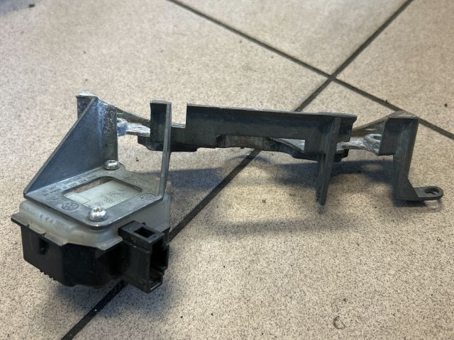 bontott VW POLO IV Csomagtérajtó Zárszerkezet