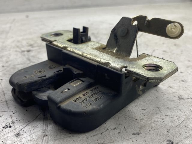 bontott VW POLO IV Csomagtérajtó Zárszerkezet