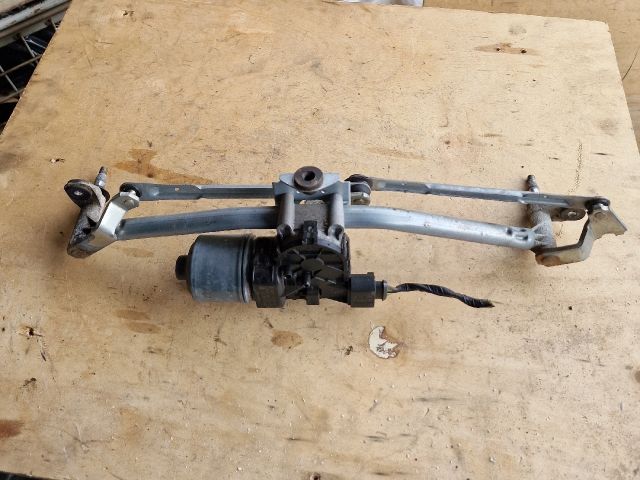 bontott VW POLO IV Első Ablaktörlő Szerkezet Motorral