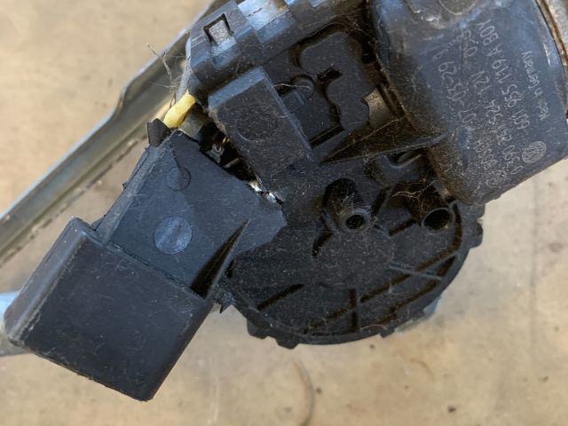 bontott VW POLO IV Első Ablaktörlő Szerkezet Motorral