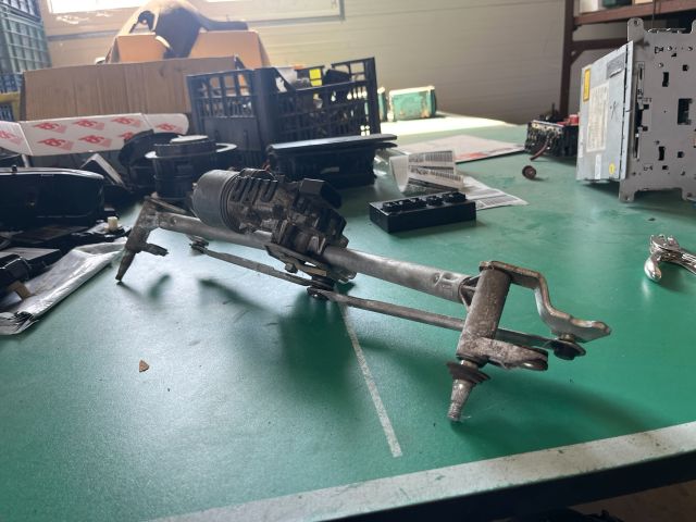 bontott VW POLO IV Első Ablaktörlő Szerkezet Motorral