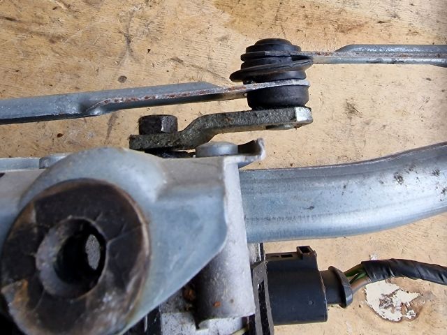 bontott VW POLO IV Első Ablaktörlő Szerkezet Motorral