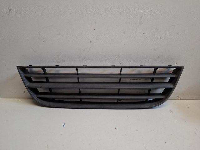 bontott VW POLO IV Első Lökhárító Alsó Középső Díszrács