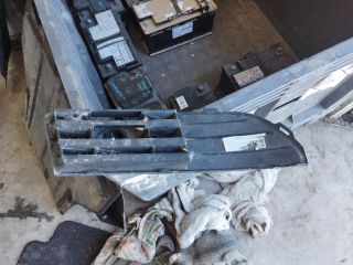 bontott VW POLO IV Első Lökhárító Bal Díszrács