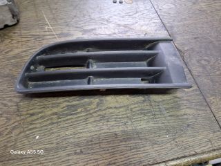 bontott VW POLO IV Első Lökhárító Bal Díszrács