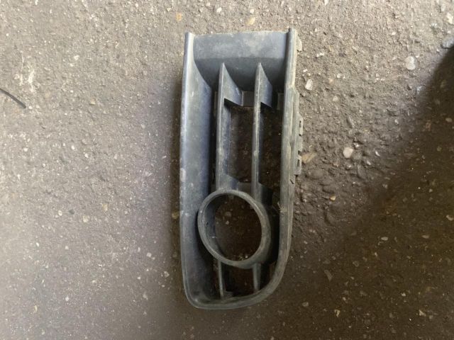 bontott VW POLO IV Első Lökhárító Jobb Díszrács