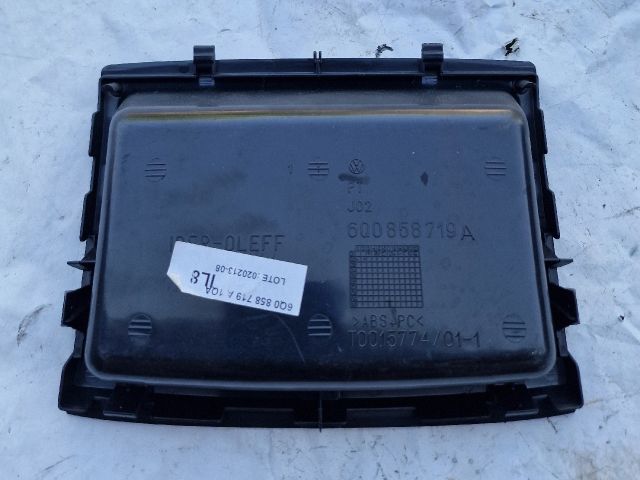 bontott VW POLO IV Első Tároló Rekesz