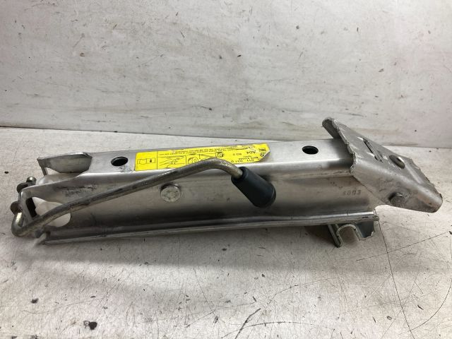 bontott VW POLO IV Emelő